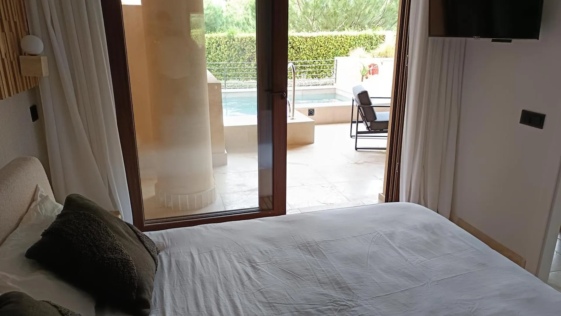 Estepona 0*,